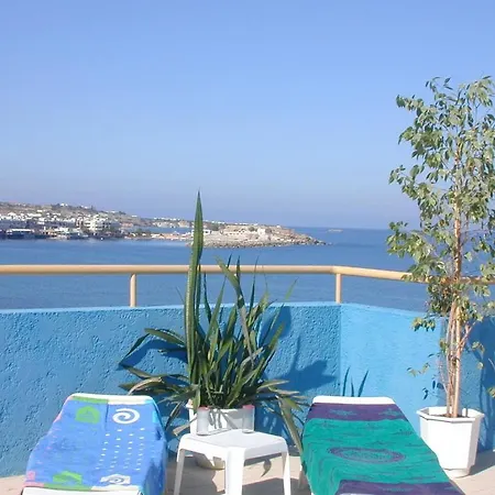 Blue Bay Apartment *