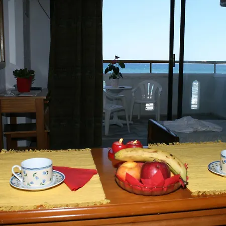 Blue Bay Apartment *